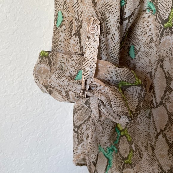 Roll Tab Sleeve Blouse 3X Snake Print - Picture 6 of 7